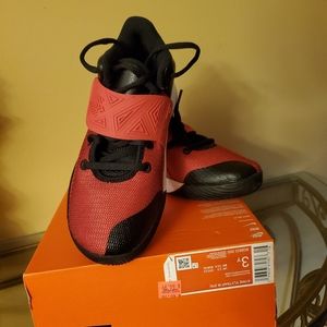 Nike Kyrie Flytrap like (ps) Casual Sneaker - New